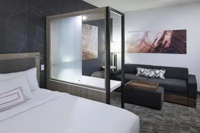 Great for Groups! 3 Stylish Units! Dining, Beach, Dolphin Encounter, Bar, Pool!