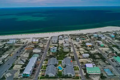Image de Peaceful Easy Feeeling Offers Gulf Views & Steps From Beach! Community Pool!