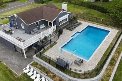 Image de Charming House with Heated Pool and Multiple Water Views