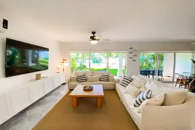 Image de Hermosa Casa a Nivel de Playa con la Mejor Vista