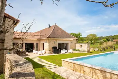 Image de Maison de famille récemment rénovée 9 chambres, piscine/spa/sauna