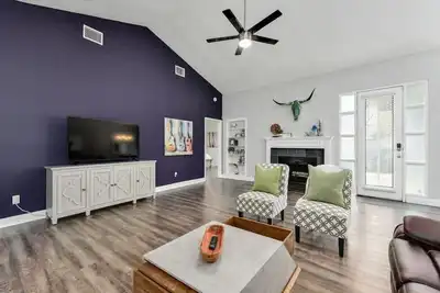 Image de Water Well Wonder|Near Apple & Domain|Pet Friendly