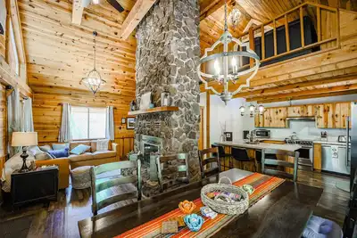 Image de Experience nature in your cozy Munds Park 4-bedroom cabin by Coconino Forest