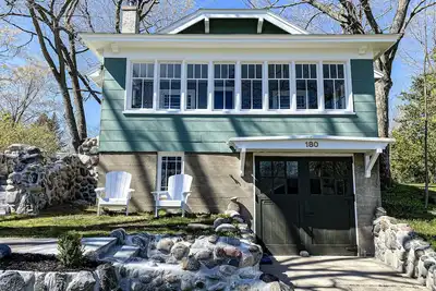 Image de Harbor Springs, Short Walk to Downtown - Minuets away from the Ski Hills!