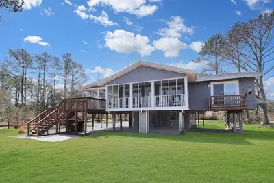Image de Our Happy Place - Pet friendly; Waterfront!