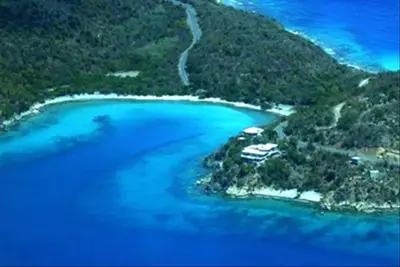 Image de Spectaculaire villa de bord de mer \/ plage privée plongée au tuba, lever \/ coucher de soleil, un spa