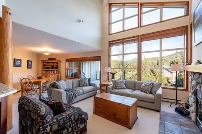 Image de Spacious 3br | Walk to Village + Lost Lake | Quiet Location | Spacious | Managed By Aloha Whistler