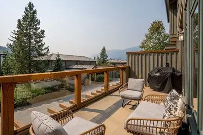 Image de True Ski In/Out | Updated 3. 5br | Hot Tub | Garage | Managed By Aloha Whistler