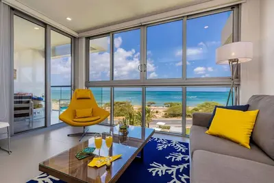 Image de Stunning. Unique. And Very Upscale Condo