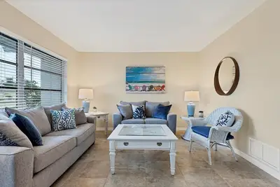 Image de Summer dates now available  2 bed/2bath home minutes from the beach!