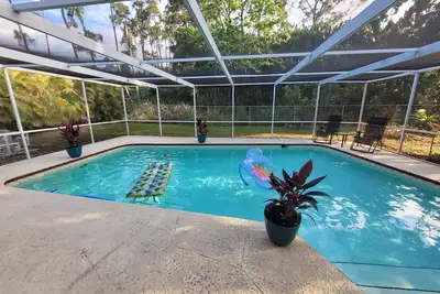 Image de Full and very private property with enclosed swimming pool