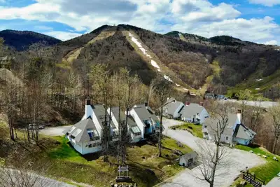 Image de SunBear- Ac, Pool, Game Room, Fireplace, Hiking!
