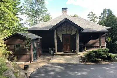 Image de Mountain Ash House, walk to Mirror Lake and Main Street