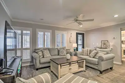 Image de Elegant Fl Condo w/ Pool: Walk to Madeira Beach!