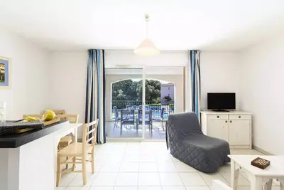 Image de 3 pièces 6 personnes