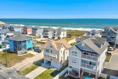 Image de Ocean View Home w/ Private Hot Tub, 8’x15’ Swim Spa, Decks, Game Room, Ac, WiFi