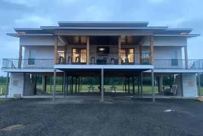 Image de On The Rocks is the place to be! ! ! A new spacious cabin & fully stocked!