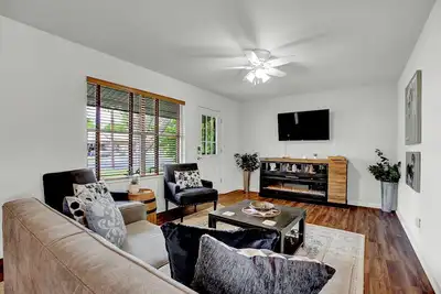Image de Bluebonnet House with Deck & Fire Pit