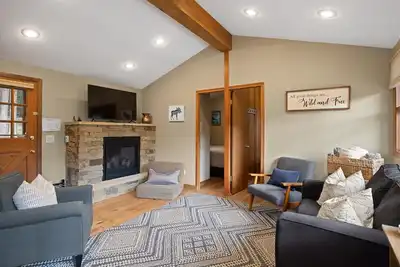 Image de Pinecone Cabin, Wi-Fi, Dog Friendly, Fireplace, Deck