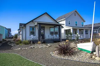 Image de Sunflower Beach Cottage - Oyhut Bay Seaside Village