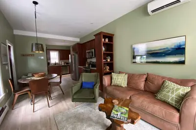 Image de Luxury Apt, 5 Mins From Track/Skidmore/Downtown