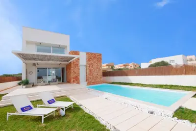Image de Villa \"Can Bosquerro\" près de la plage avec piscine, Wi-Fi, climatisation, balcon, terrasse et jardin