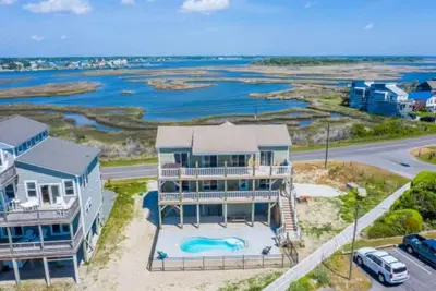 Image de All-in-one: Beach, Pool, Hot Tub, and Home