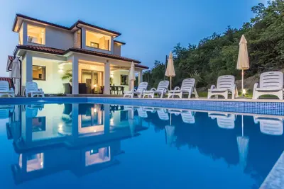 Image de Charmante und Romantische Villa mit Pool