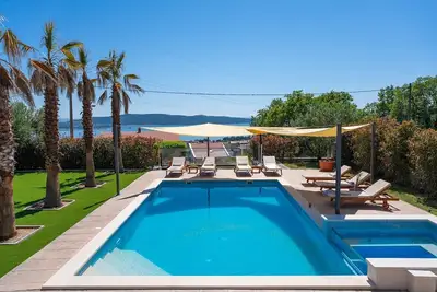 Villa Stanka - 4 Bedrooms, 4 Bathrooms, gym, game room, pool with Whirlpool