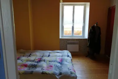 Image de maison dans petite ferme avec vue sur lac