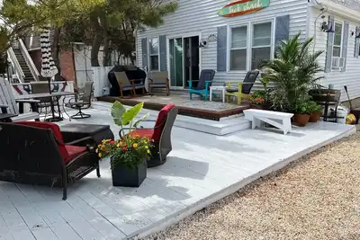 Image de Ground Floor Beach Cottage, block from ocean, shops & restaurants