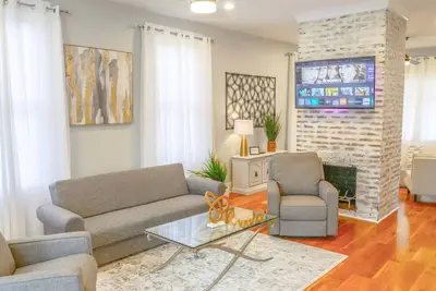 Image de The Lincoln House! Historic Home, Modern Stay! Mins To Usc! Sleeps 7\n