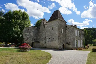 Image de Château privé avec grand parc, foret et piscine