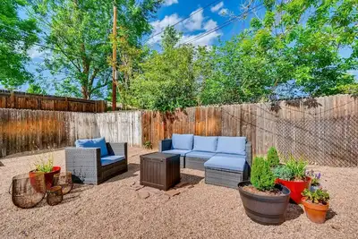 Image de 5 Bedroom House with Crib - Walk to Downtown Littleton!