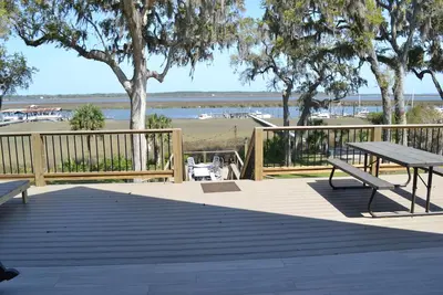 Image de Panoramic river views next to Sunbury Crab Co