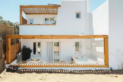 Image de Sunday Suites • Honeymoon Villa W\/ Sea Views • at Ag. Anna Beach ⛱