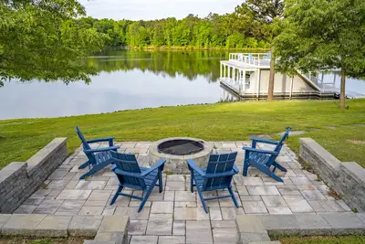 Image de Peaceful Waterfront Retreat at Hyco Lake