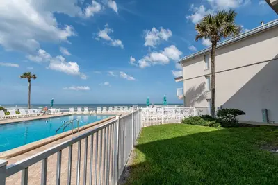 Image de 2 bedroom 2 overlooking pool on New Smyrna Beach