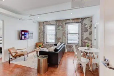 Image de Sm 201 · Historic South Main Gem with 100% Modern updates!
