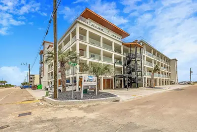 Image de Brand new luxury condo ready for its first guests! !