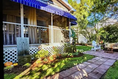 Image de Ocean block 5 Br home with fenced-in yard, steps to bch, Great for entertaining!