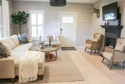 Image de Luxury Home 4 Blocks from Main/Perfect for Groups