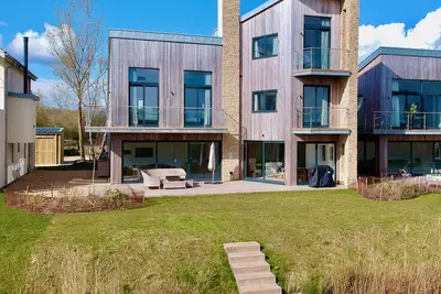 Image de Luxury 5 Bedroom Lake House with shared pool/spa at Lower Mill Estate