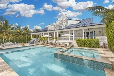 Image de Turtle Crawl- Magnificant Oceanfront Estate Home