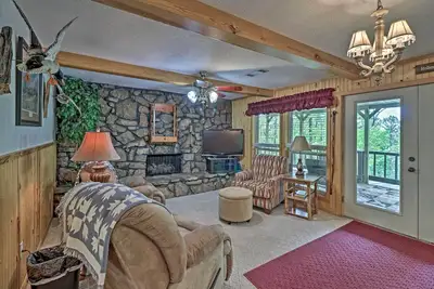 Image de Secluded Edgemont Getaway w\/ Huge Outdoor Deck!