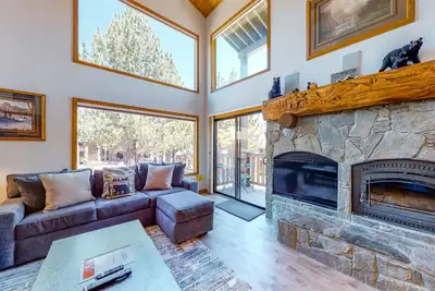 Image de Bright, spacious Eagle Lodge condo with pools & sports courts