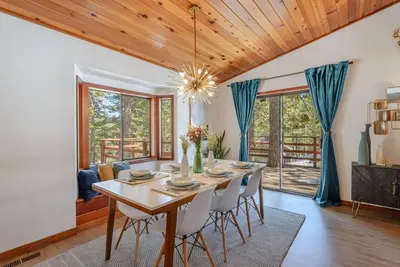 Image de Camp Telemark By Tahoe Getaways - Pet Friendly in Tahoe Donner w Hot Tub & Hoa