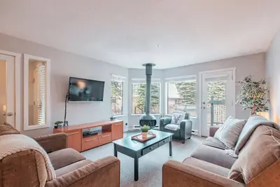 Image de 2bdr townhouse | Quiet neighbourhood | Free Parking | Bbq