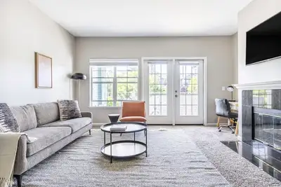 Image de Sleek Santa Clara 2br w/ W/D, Gym, Pool, walk to Safeway, by Blueground