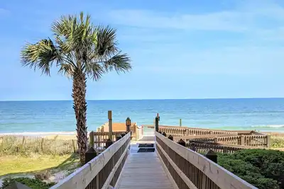 Image de Topsail Dunes Beach Condo - Oceanfront! First Floor! Ramp Access!